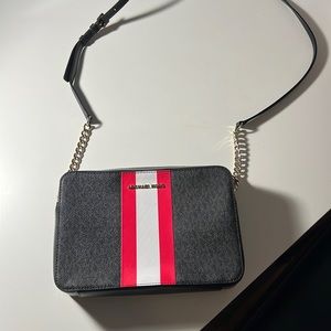 Body cross spacious Michael Kors bag